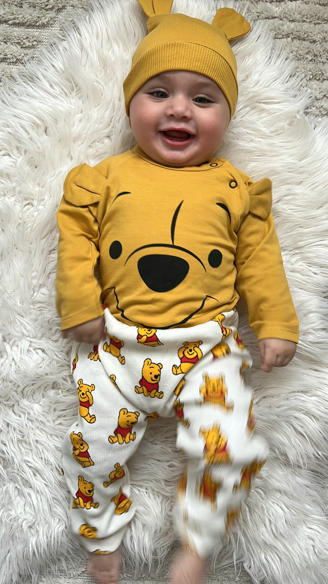 Winnie pooh alttan çıtçıtlı şapkalı takım  