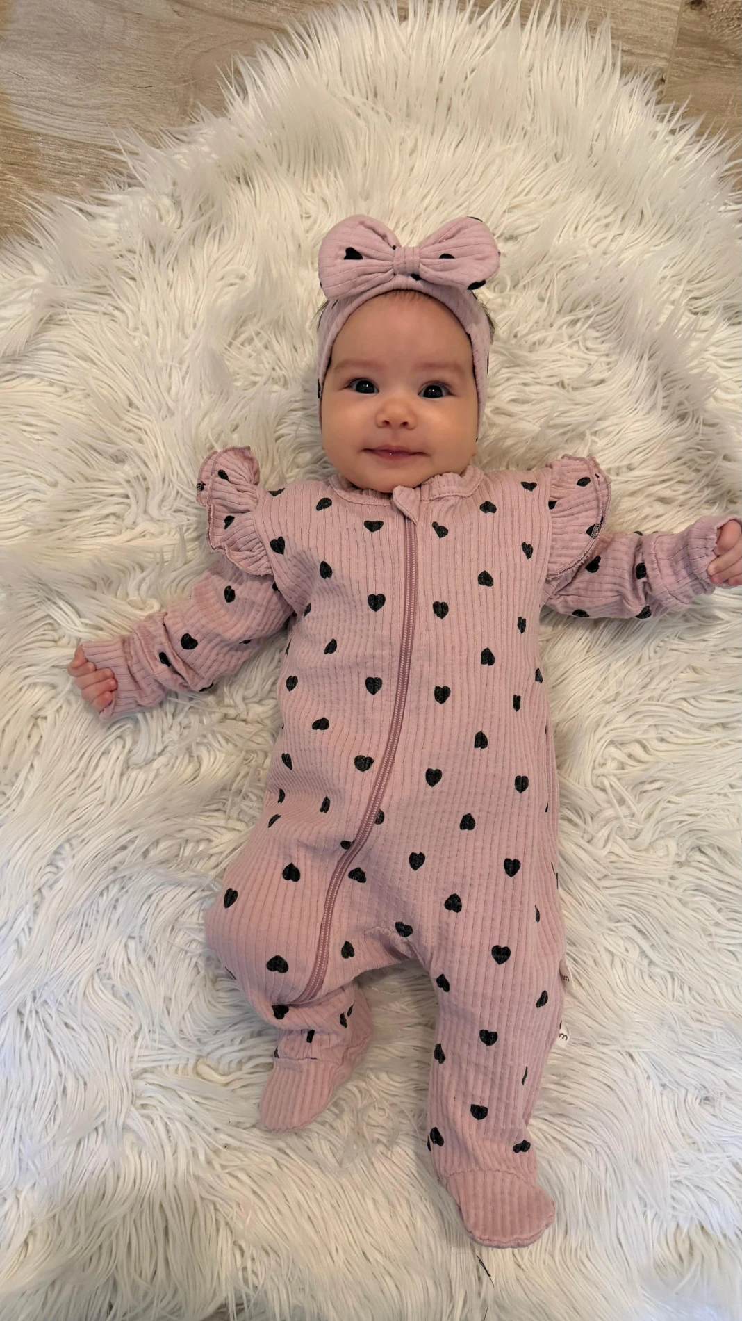 Omuzları fırfırlı siyah kapli bandanalı fermuarlı tulum