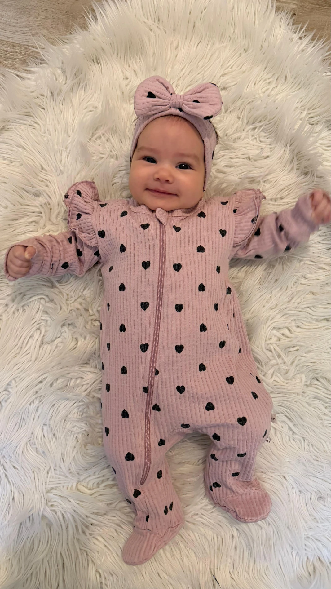 Omuzları fırfırlı siyah kapli bandanalı fermuarlı tulum