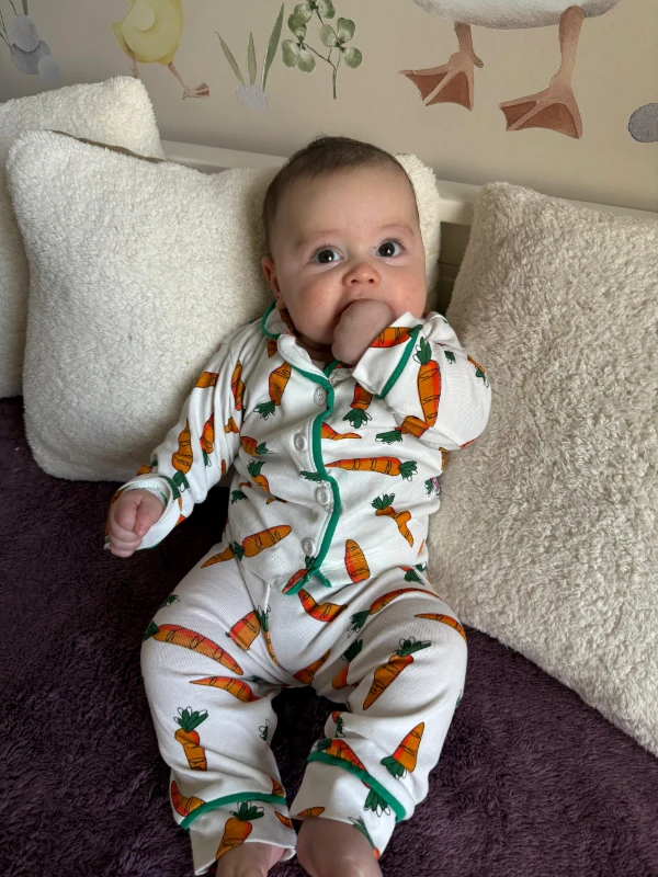 Havuç desenli önden düğmeli pijama takımı