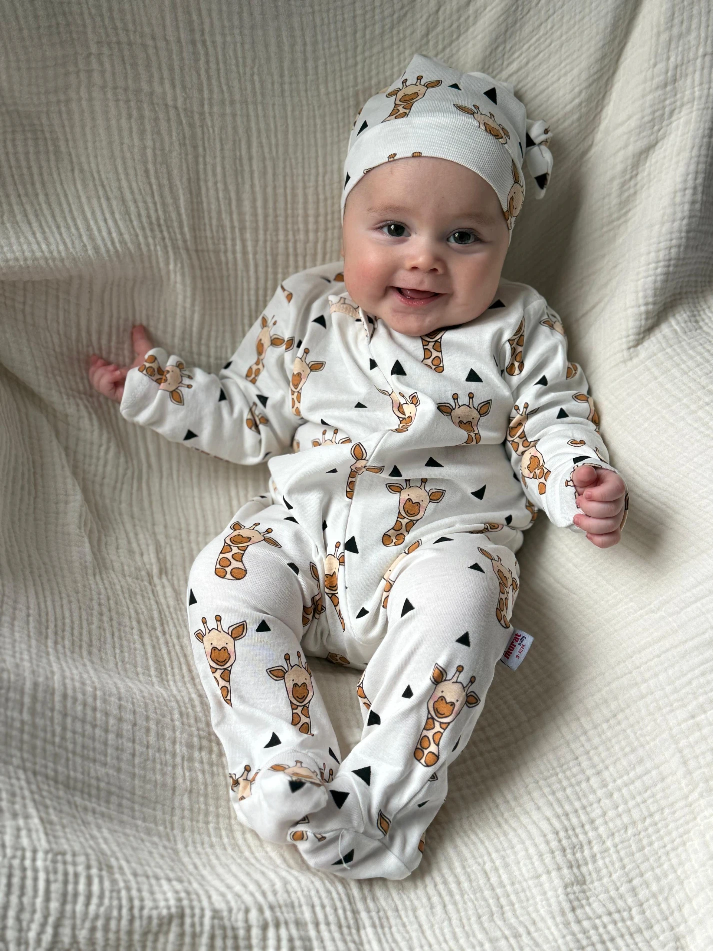 Zürafa Desenli Şapkalı Ayaklı tulum